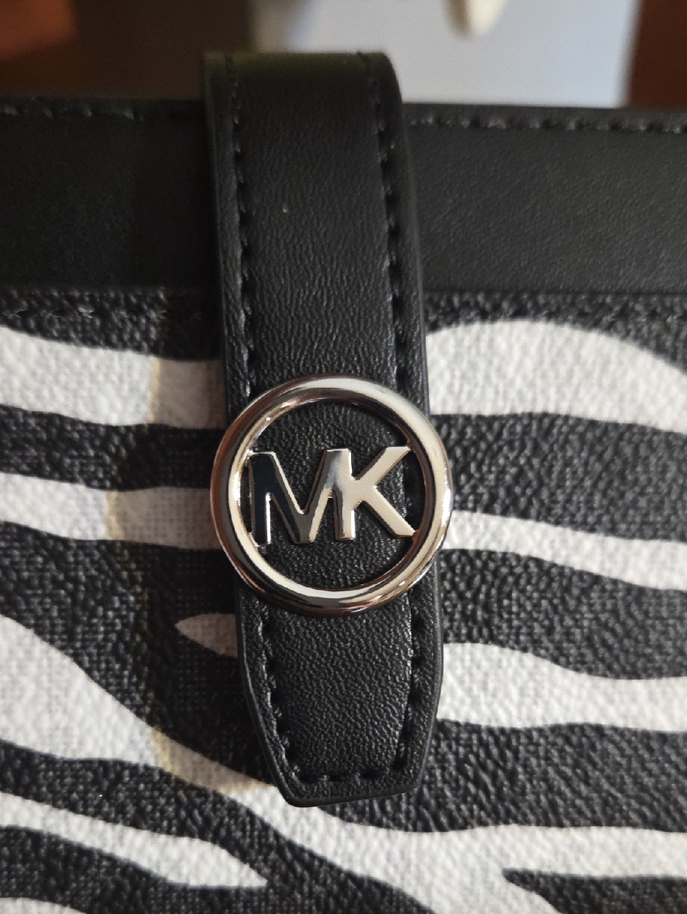 Michael Kors Greenwich Zebra Signature Logo Bi-fold Wallet NWT - Picture 7 of 14
